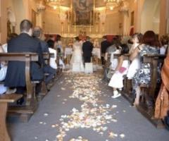 Fotografia degli sposi in chiesa