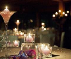 Centrotavola di candele per i tavoli delle nozze