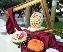 Decorazioni di frutta intagliata