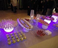 Luci e vetro per finger food: Alfonso Muzzi Ricevimenti