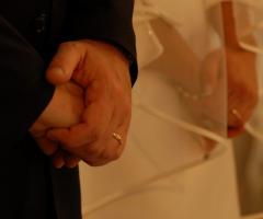 Dettaglio mani sposi