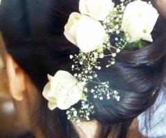 Carlo e Antonella Parrucchieri - La sposa elegante con fiori freschi