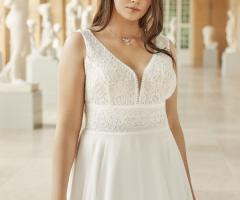 Abiti sposa taglie forti per sposa curvy by Bianco Evento  da Sposimmagine