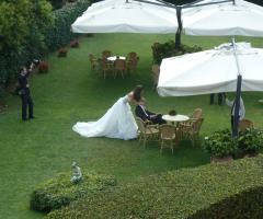Ricevimento di matrimonio in giardino