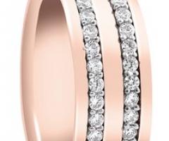 Fede piatta in oro rosa con file di diamanti