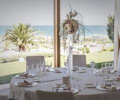 Tavoli rotondi vista mare