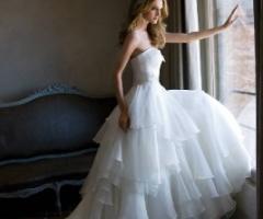 Abiti da sposa con gonna ampia e balze