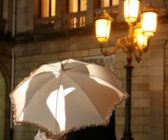 Giovanni Federico - Il bacio degli sposi dietro l'ombrello