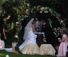 Celebrazione del matrimonio in giardino