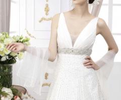 Abito da sposa arricchito con originali gioielli e perle preziose
