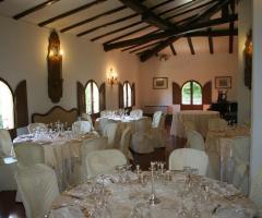 Sala interna allestita per ricevimento