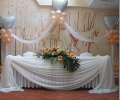 Allestimento con palloncini per il ricevimento di matrimonio