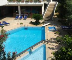 La piscina dell'hotel