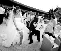 Momento del lancio della giarrettiera della sposa