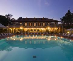 Location senza affitto con piscina e discoteca - Marry & Co.