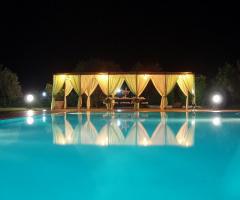 Ricevimento di matrimonio a bordo piscina - Maison Alegia