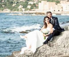 Ritratto sposi sugli scogli