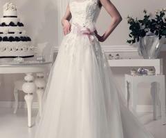 Abito con cinta rosa