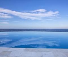 Villa Infinito Mare - Un dettaglio della piscina a sfioro