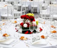 Centrotavola rosso e giallo per il matrimonio