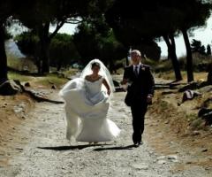 Foto degli sposi nella location di matrimonio