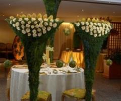 Addobbo floreale per il tavolo degli sposi