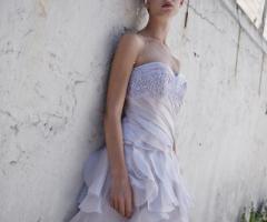 Abito glicine con gonna corta svolazzante - Modello Lavande