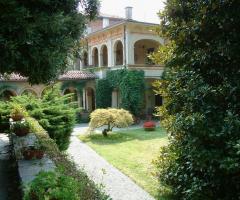 Esterno con giardino per il ricevimento di matrimonio