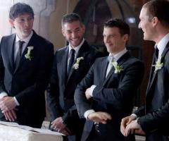 Lo sposo con i testimoni