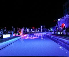 Spettacolo in piscina durante un evento