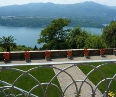 Ricevimento di matrimonio in giardino