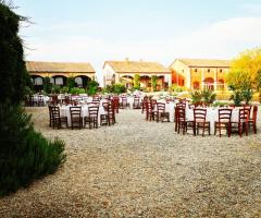 Il Borgo di Cimafava - Lo spazio esterno accanto al portico