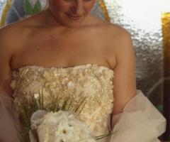 Bouquet di peonie per la sposa