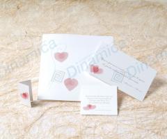 Annuncio, partecipazione e bomboniera con cuori ritagliati a mano