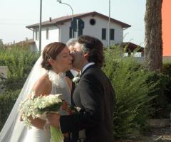 Il bouquet della sposa di fiori bianchi