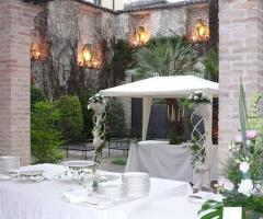Matrimonio in cortile