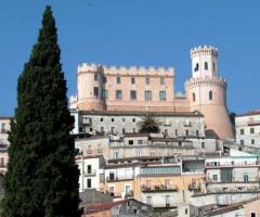 il castello visto dalla cittadina di Corigliano