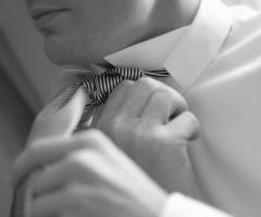 Dettaglio cravatta sposo - Paola Montiglio Photography