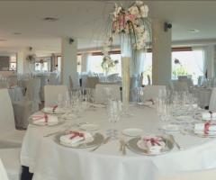 Allestimento sui toni del rosa per il matrimonio