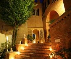 Scalinata del castello per i matrimoni di sera