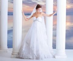 Abito da sposa senza spalline e scollo a cuore
