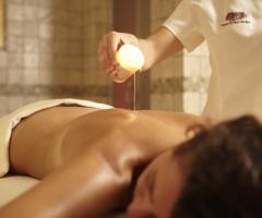 Massaggio con olio per la sposa