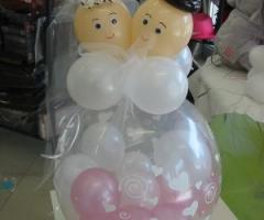Composizione di palloncini per gli sposi