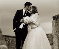 Luca Marchetti Foto - Gli sposi si baciano