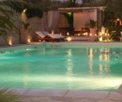 Ricevimento di matrimonio a bordo piscina