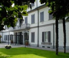 Ricevimento di matrimonio nel giardino della location