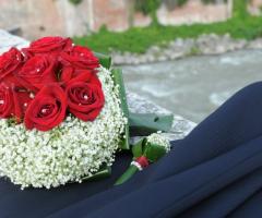 Bouquet con rose rosse