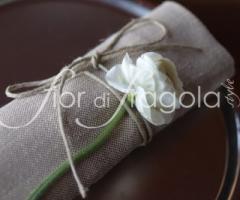 Segnaposto floreale per gli invitati alle nozze