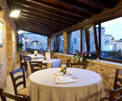 Tenuta San Leonardo - Tavoli con vista