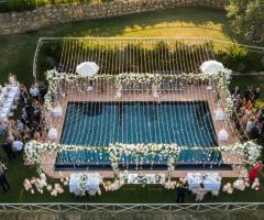 Pool decoration wedding at villa Ermelinda